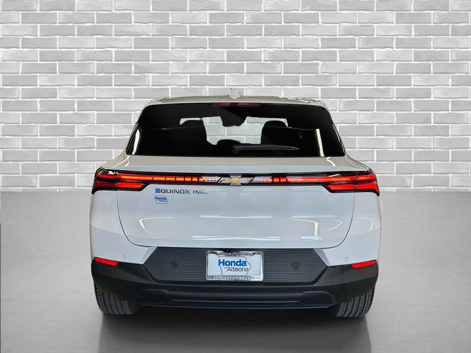 Used 2025 Chevrolet Equinox EV LT w/ Comfort Package image 3