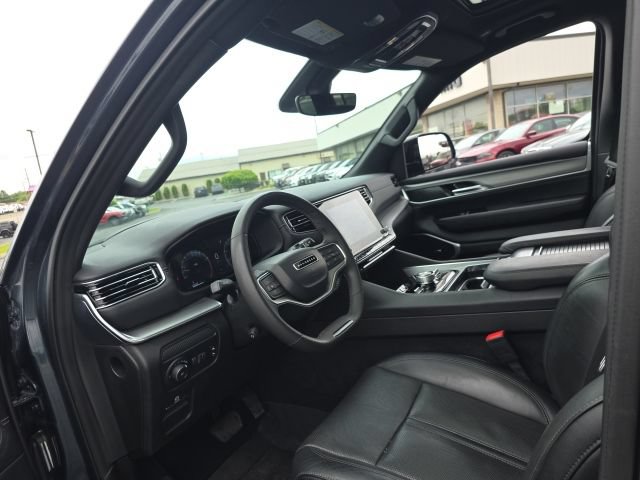 Used 2024 Jeep Wagoneer Series II w/ Convenience Group I AWD/4WD image 17