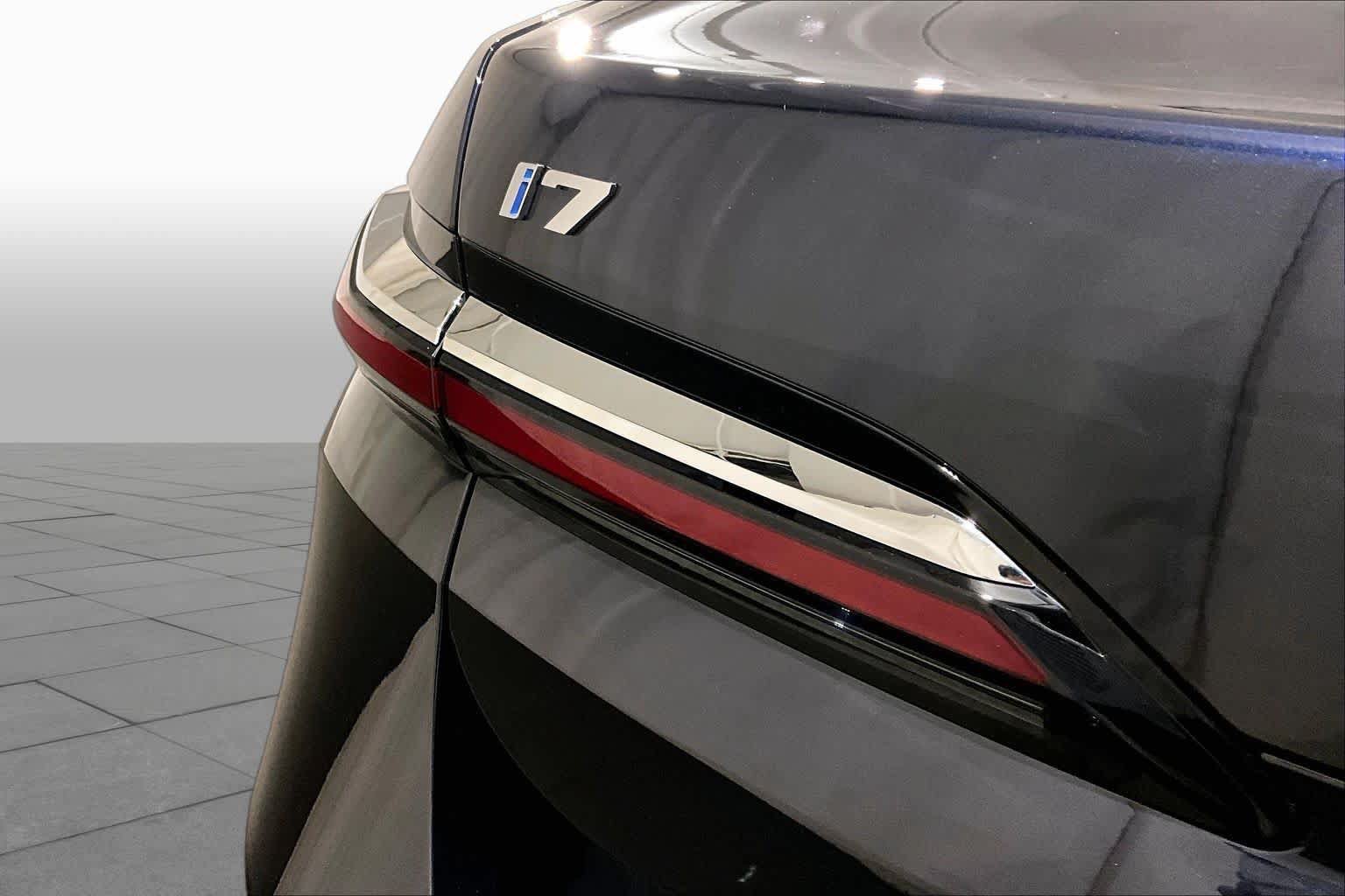 Used 2024 BMW i7 xDrive60 AWD/4WD image 27