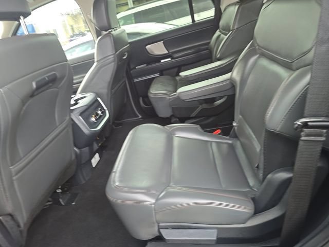 Used 2025 Ford Expedition Active AWD/4WD image 11