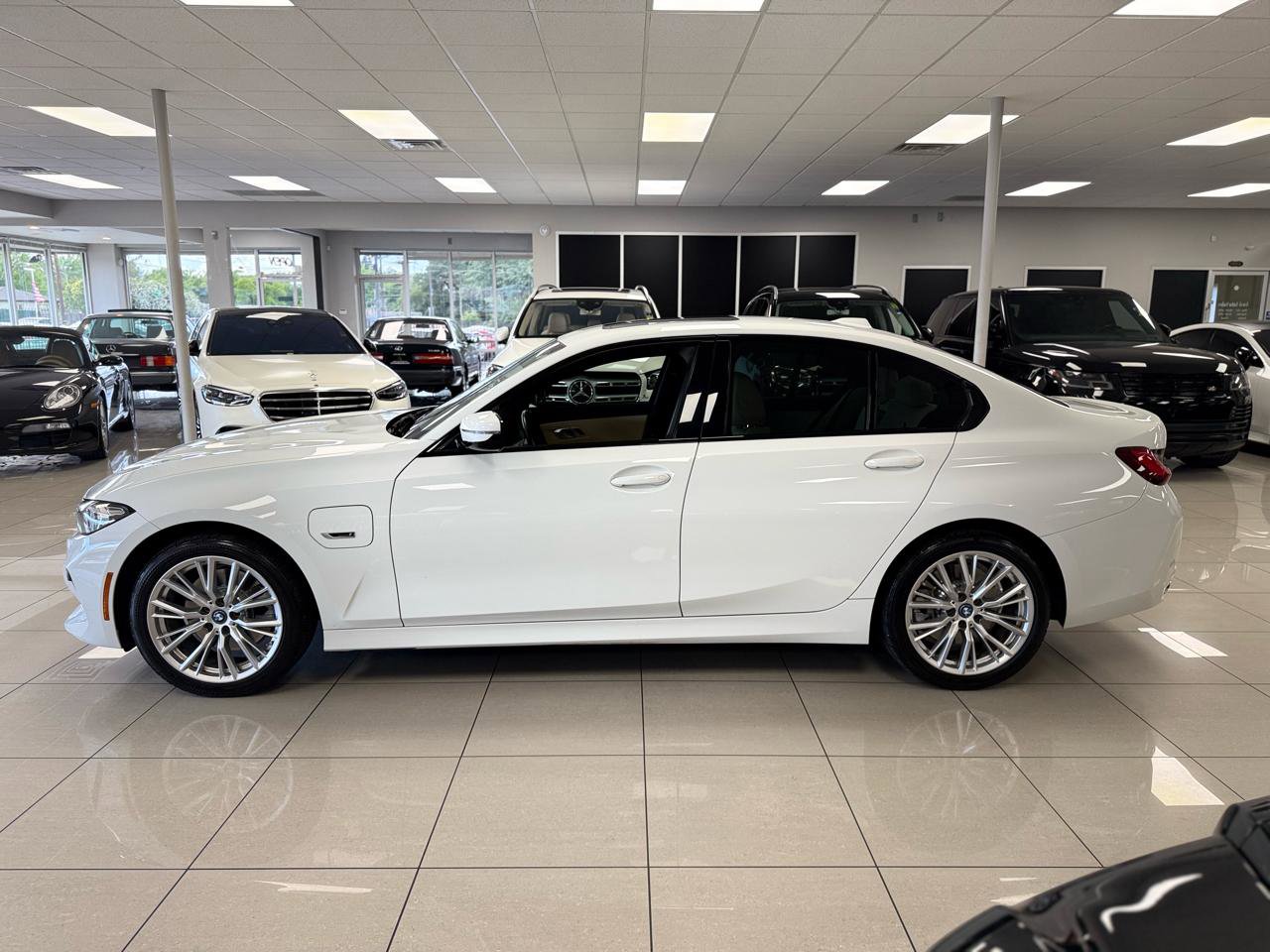 Used 2023 BMW 330e xDrive w/ Driving Assistance Package AWD/4WD image 7