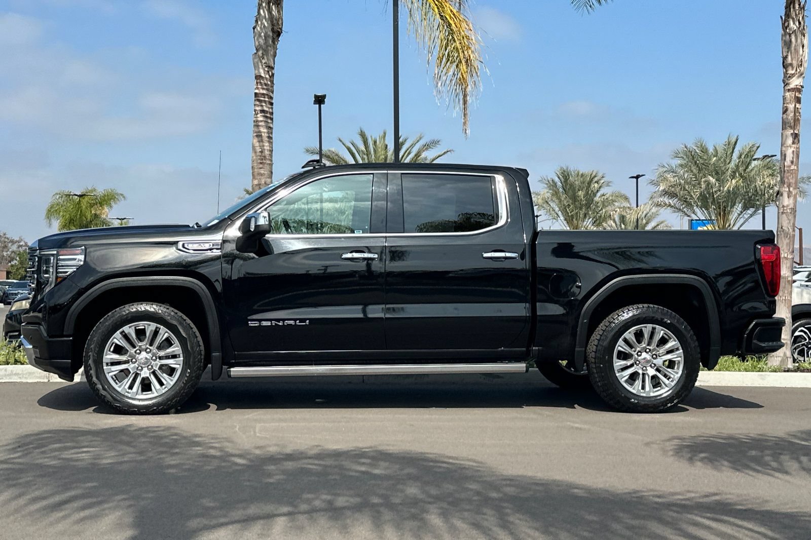 Used 2022 GMC Sierra 1500 Denali w/ Technology Package AWD/4WD image 7