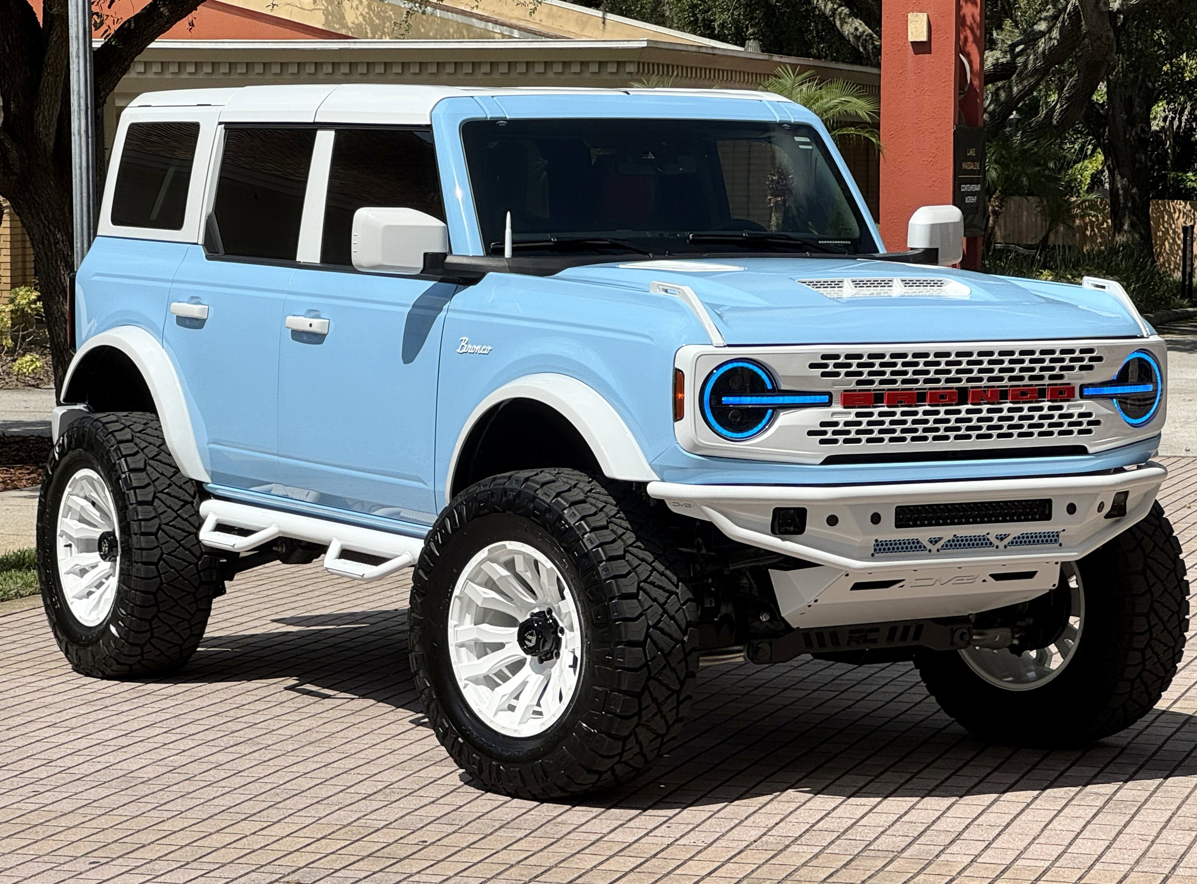 Used 2025 Ford Bronco Outer Banks AWD/4WD image 3