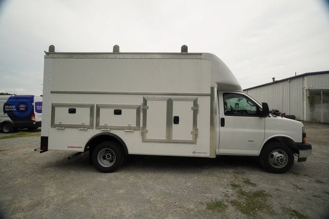New 2025 GMC Savana 3500 w/ Power Convenience Package RWD image 2