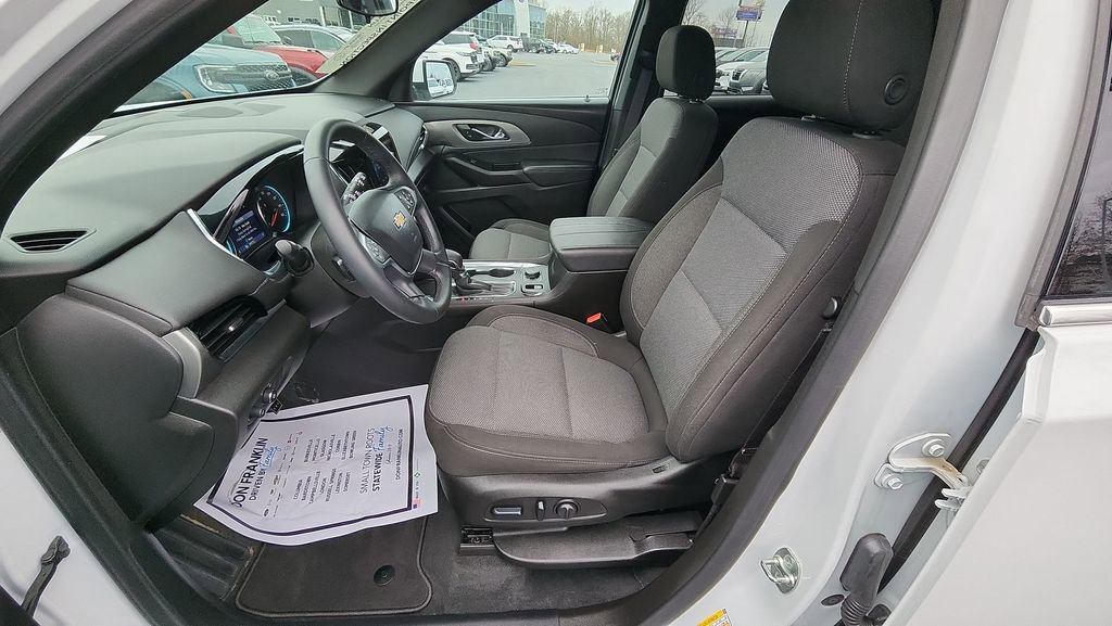 Used 2023 Chevrolet Traverse LT image 15