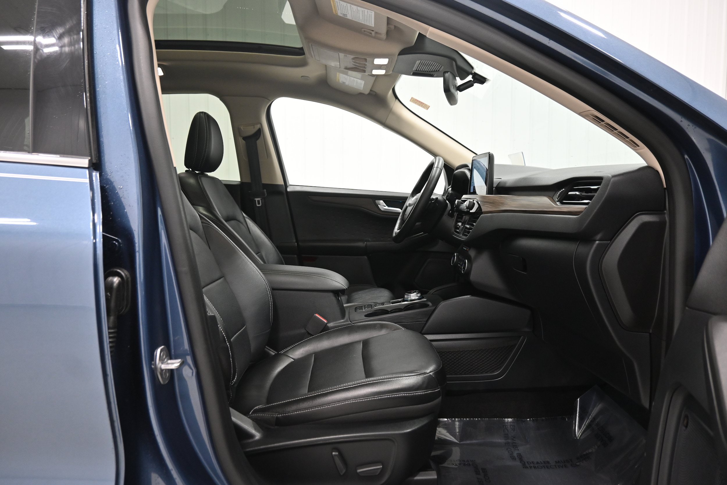 Used 2020 Ford Escape Titanium w/ Titanium Premium Package 2.0 AWD/4WD image 30