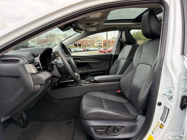 Used 2025 Toyota Camry XLE w/ Premium Plus Package image 13