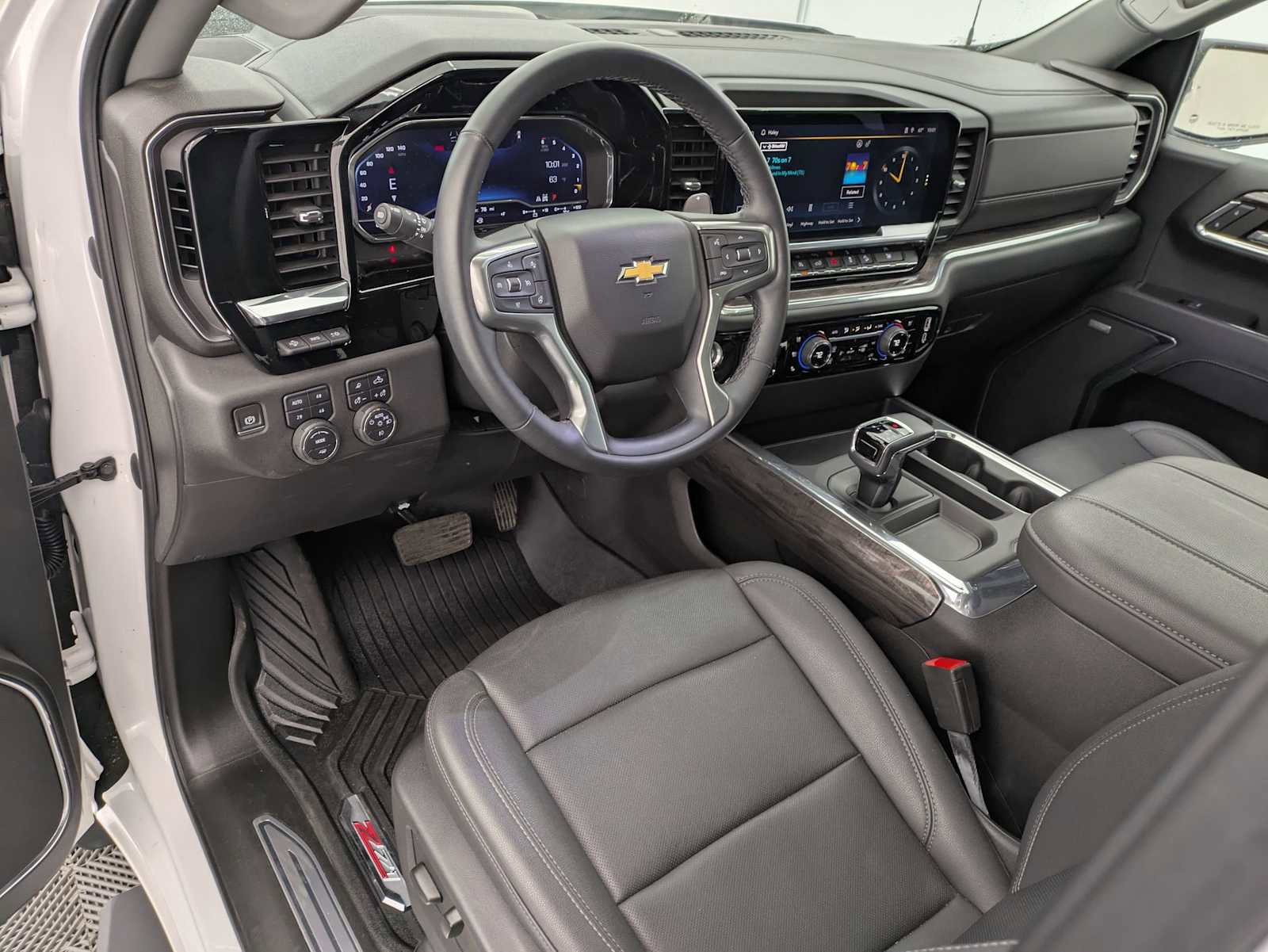 Used 2023 Chevrolet Silverado 1500 LTZ w/ LTZ Premium Package AWD/4WD image 2