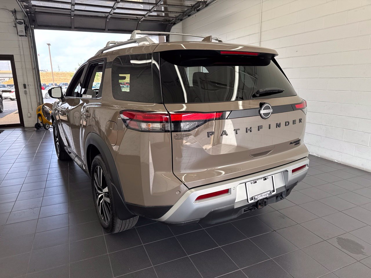 Used 2025 Nissan Pathfinder Platinum AWD/4WD image 6