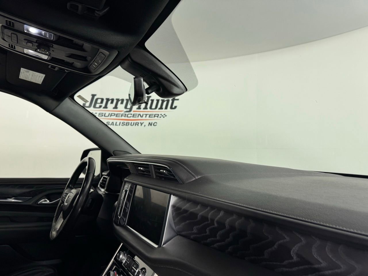 Used 2022 GMC Yukon XL Denali w/ Denali Premium Package image 34