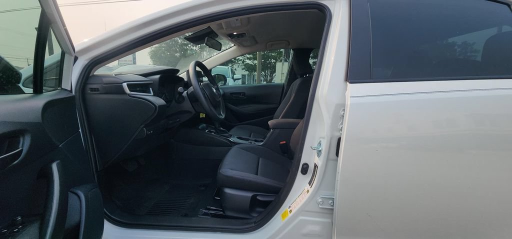 Certified 2025 Toyota Corolla LE FWD image 9