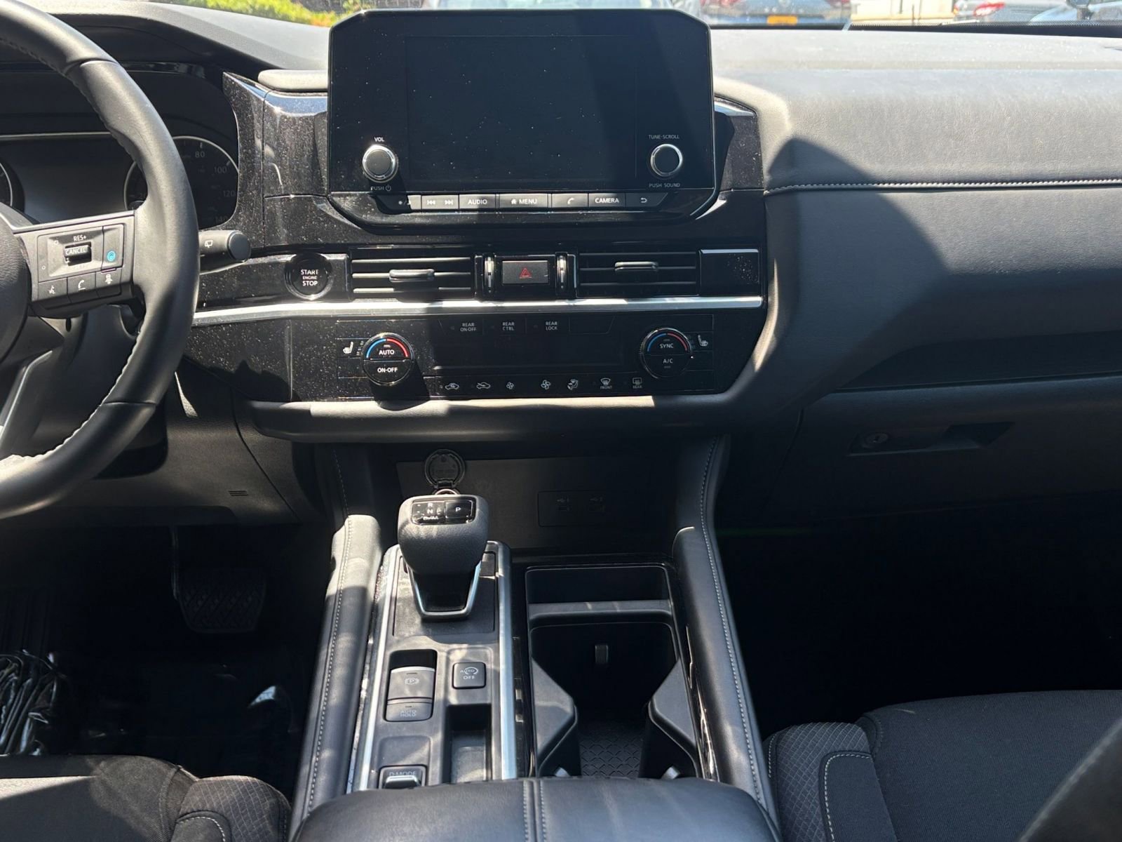 Used 2025 Nissan Pathfinder SV FWD image 23