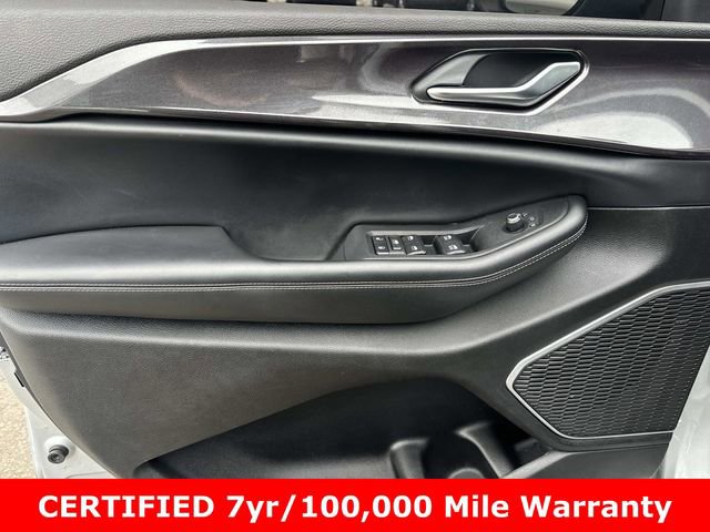 Used 2022 Jeep Grand Cherokee Laredo w/ Luxury Tech Group I image 16