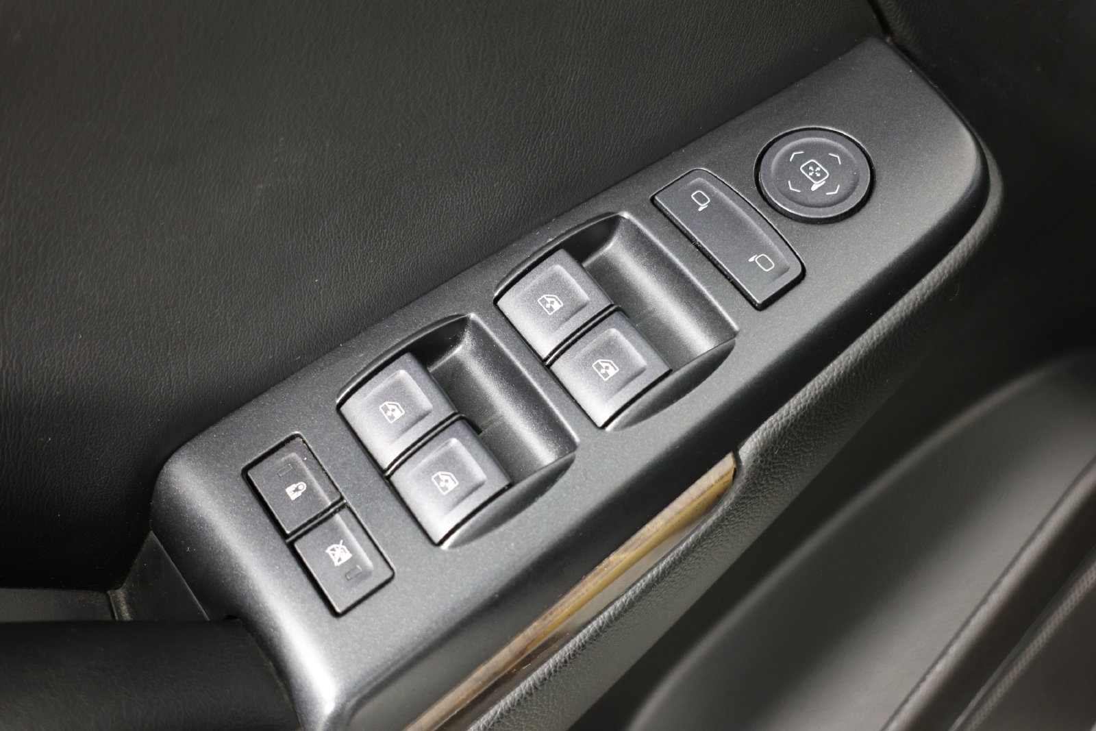 Used 2017 Chevrolet Tahoe LS w/ All-Season Package RWD image 20