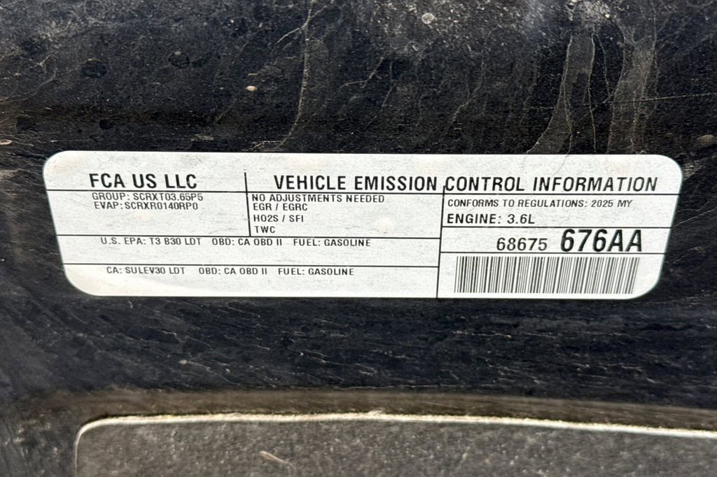 Used 2025 Chrysler Pacifica Limited image 40