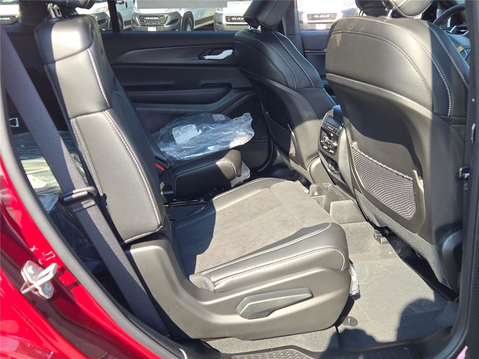 Used 2025 Jeep Grand Cherokee L Altitude image 11