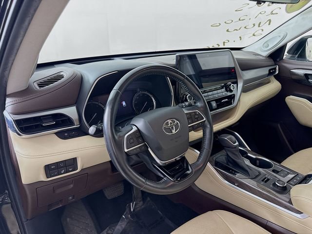 Used 2021 Toyota Highlander Platinum image 9