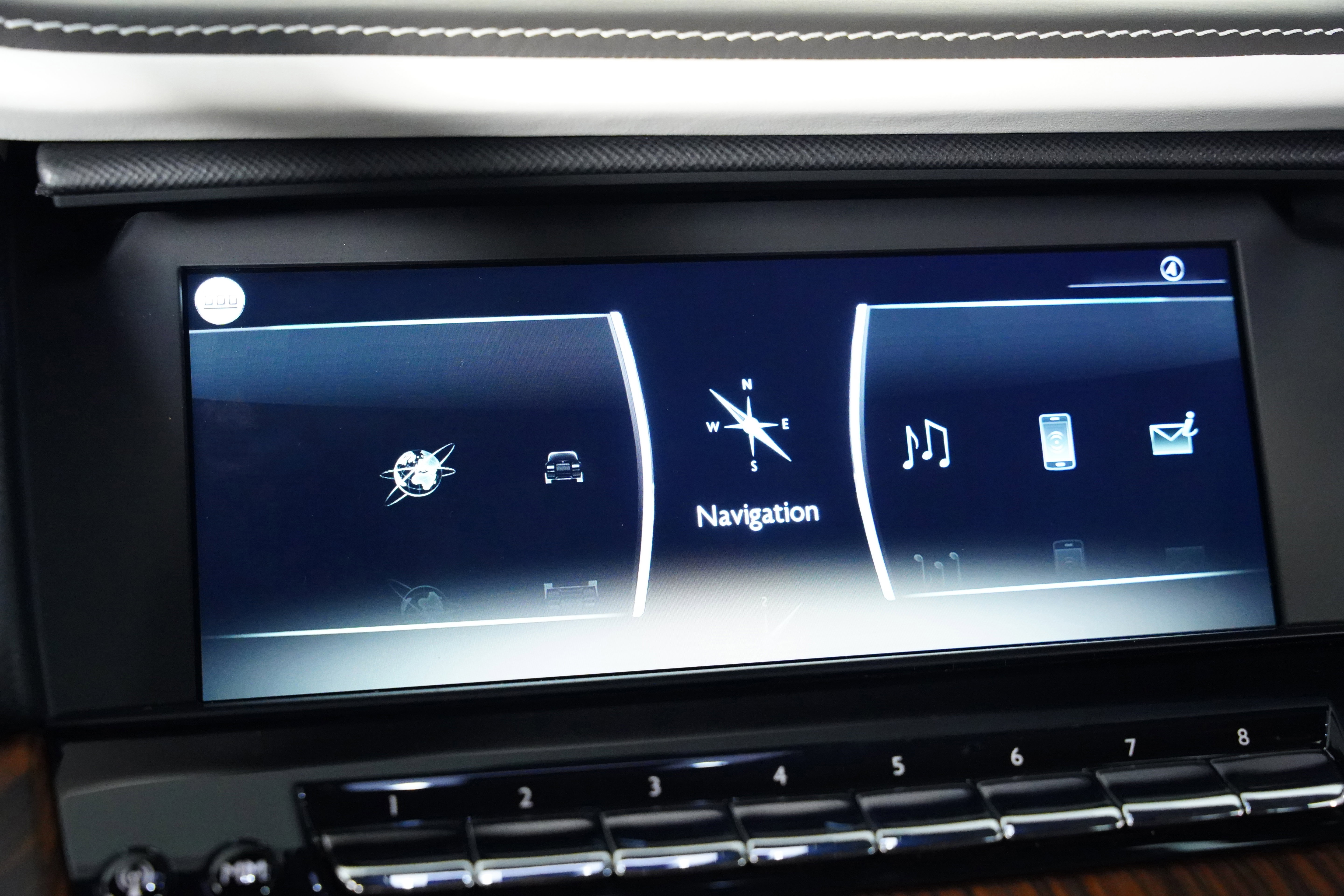 Used 2023 Rolls-Royce Cullinan w/ Cullinan Package image 58