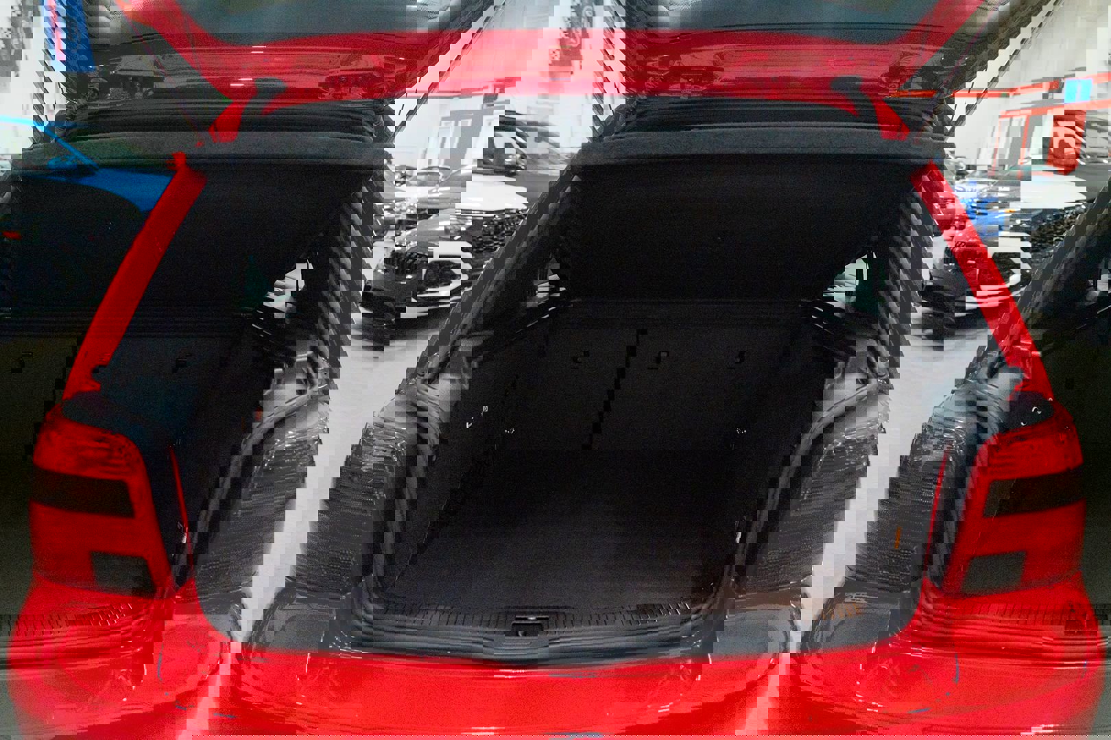 Used 2004 Volkswagen R32 image 26