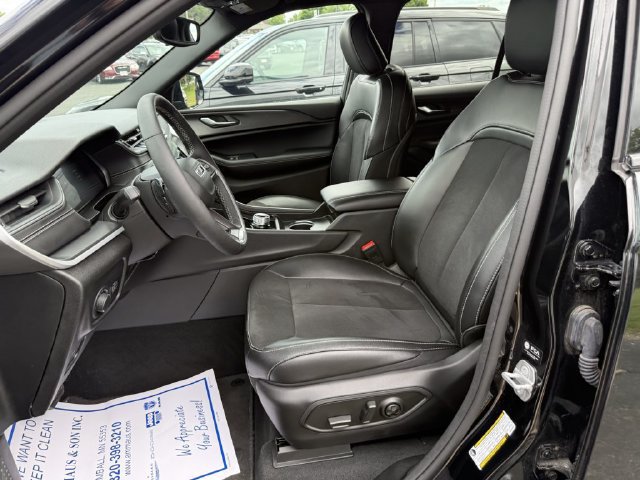 Used 2024 Jeep Grand Cherokee Altitude AWD/4WD image 11