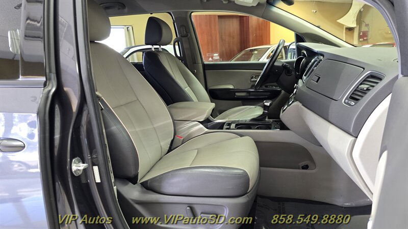Used 2017 Kia Sedona SX FWD image 13