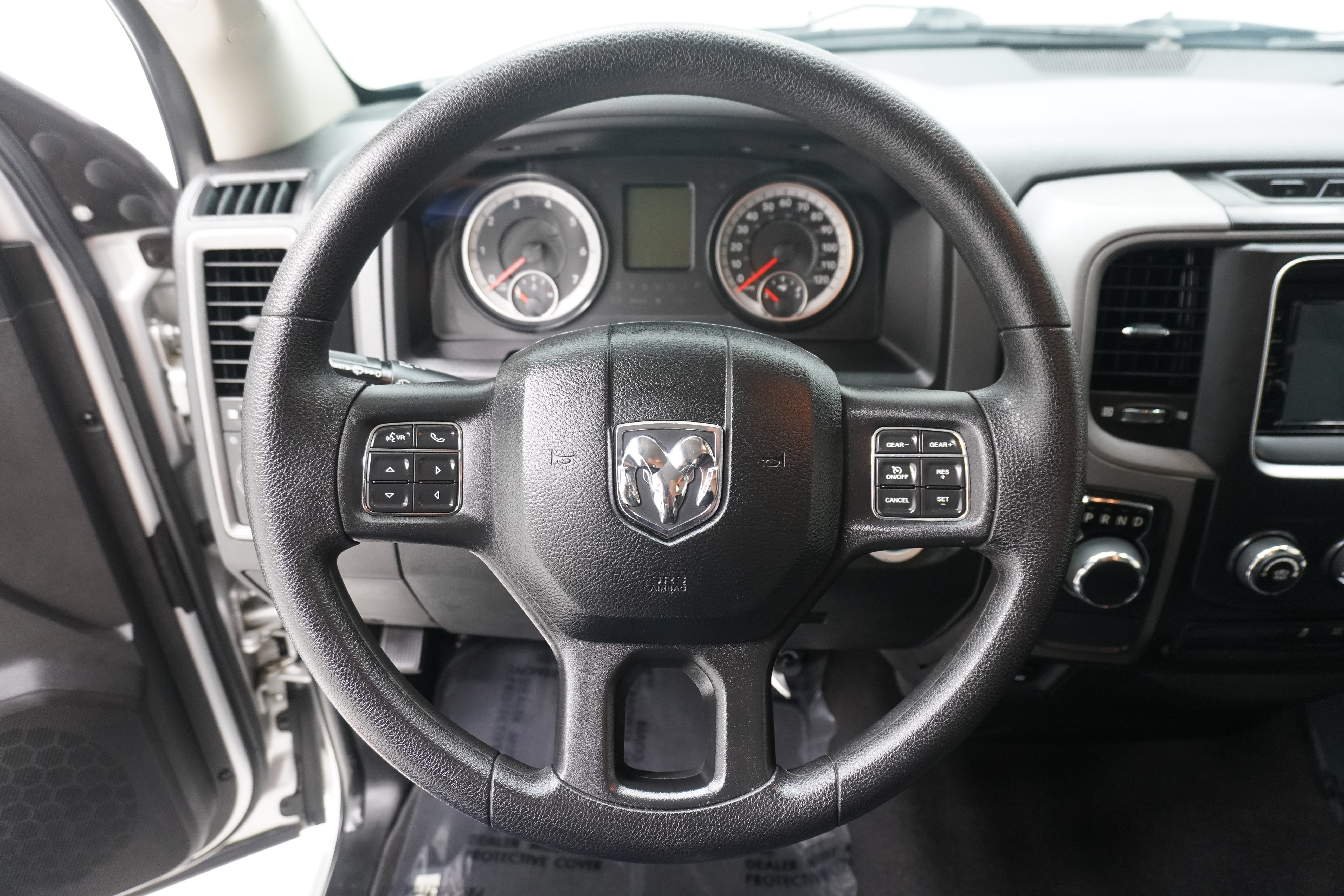 Used 2017 RAM 1500 Express RWD image 14