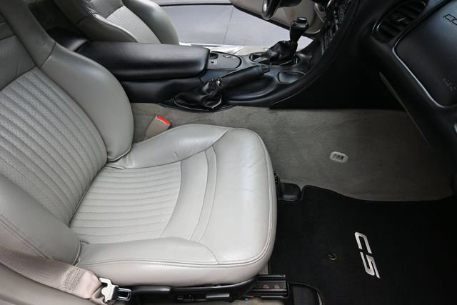 Used 2004 Chevrolet Corvette Coupe RWD image 19