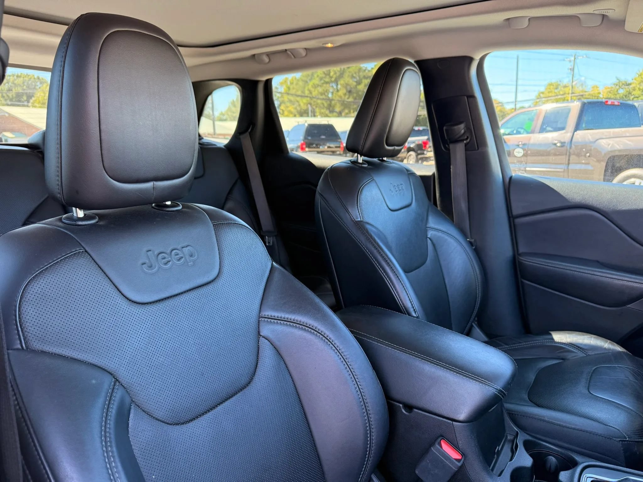 Used 2021 Jeep Cherokee Limited AWD/4WD image 33