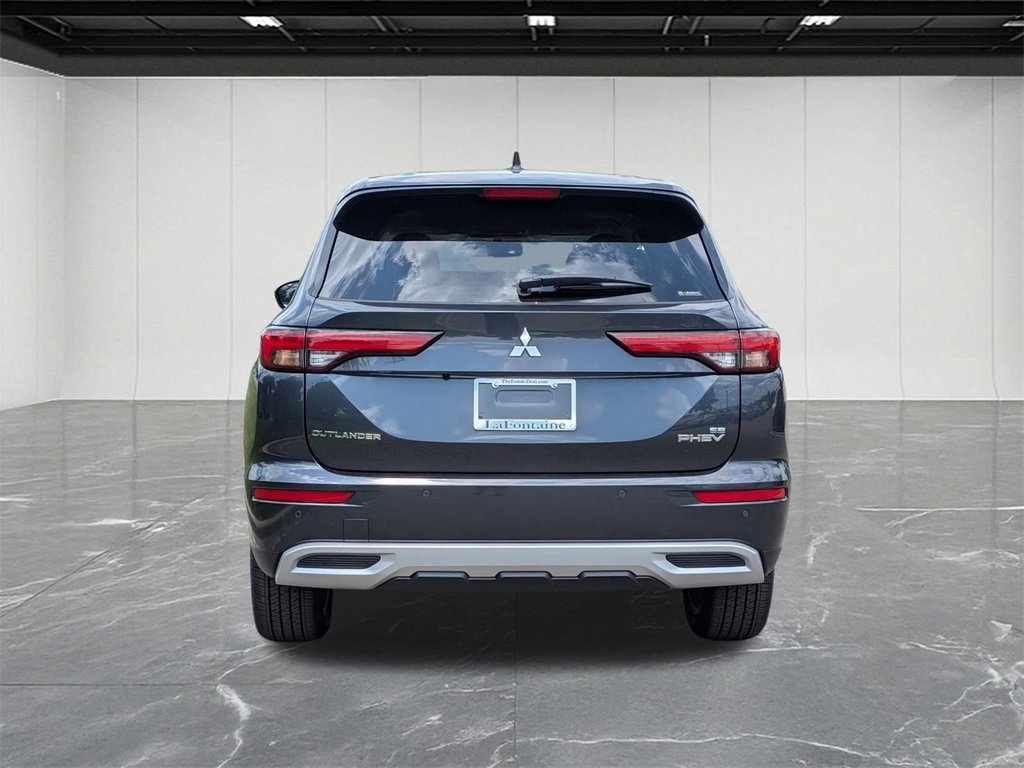 New 2025 Mitsubishi Outlander SE image 4