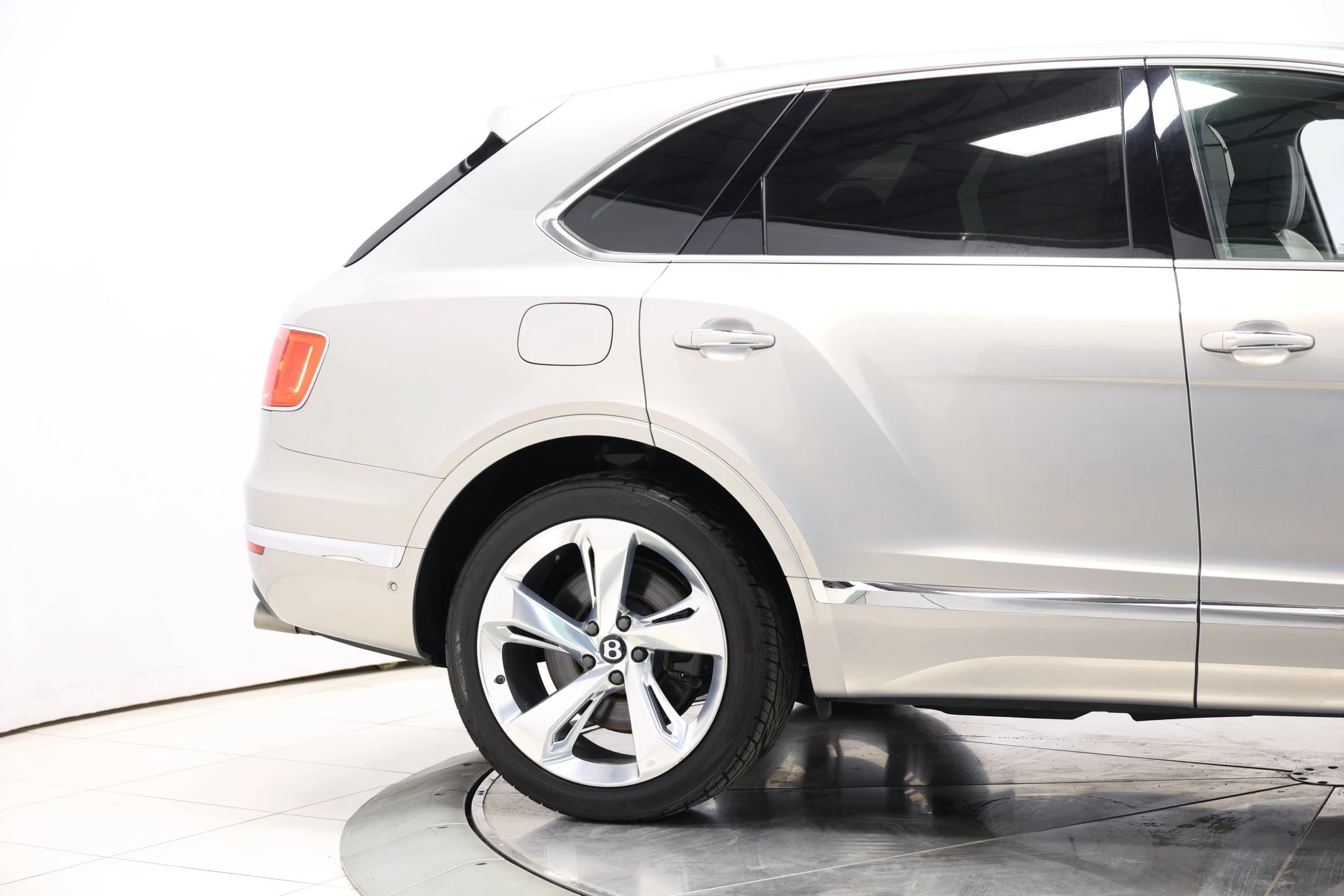 Used 2018 Bentley Bentayga Onyx Edition AWD/4WD image 80