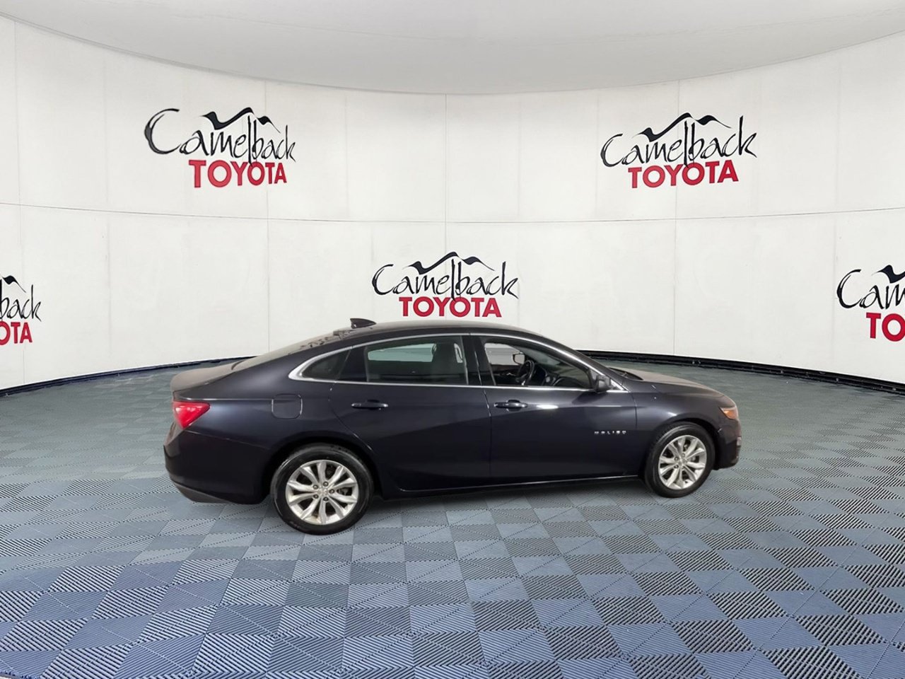 Used 2023 Chevrolet Malibu LT w/ Driver Confidence Package FWD image 3
