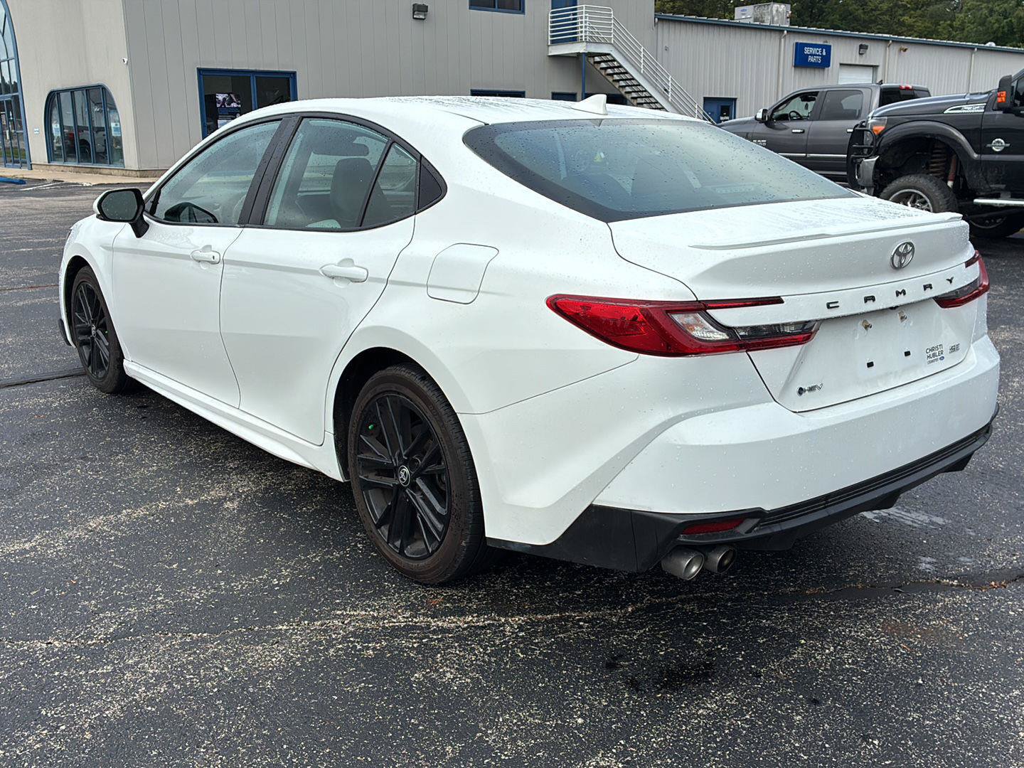 Used 2025 Toyota Camry SE FWD image 3