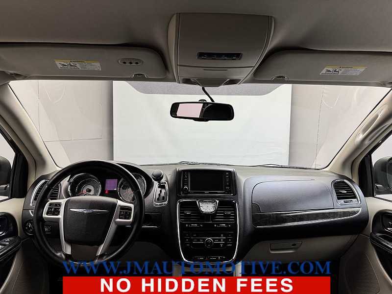 Used 2014 Chrysler Town & Country Touring image 11