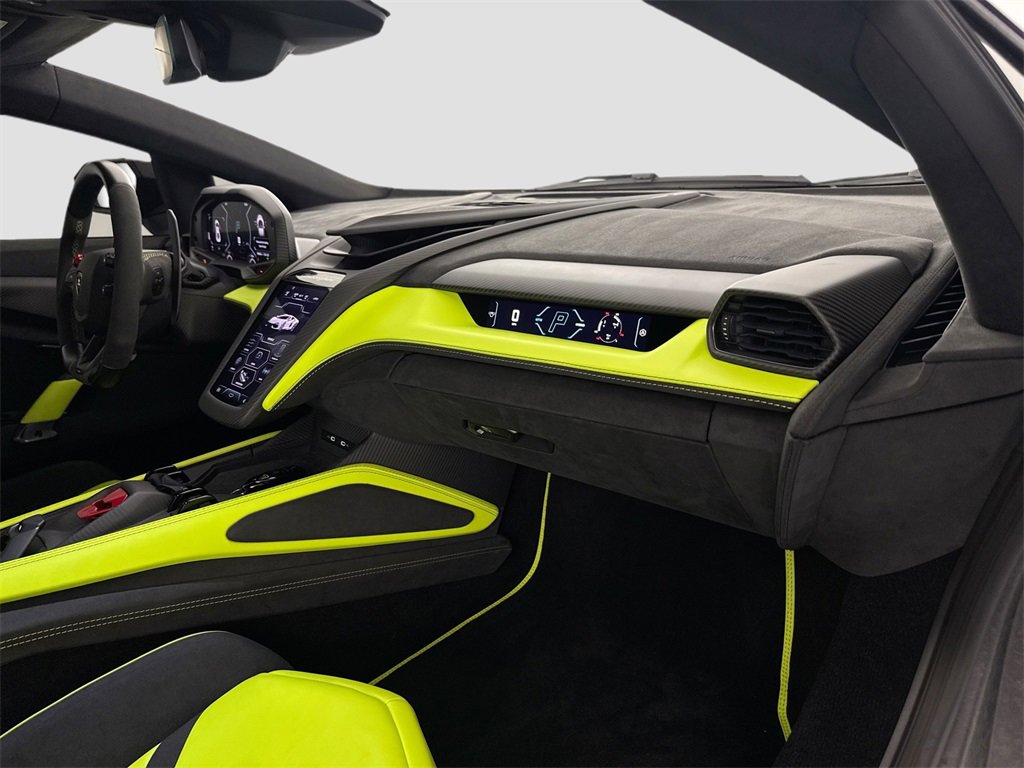 Used 2024 Lamborghini Revuelto image 31