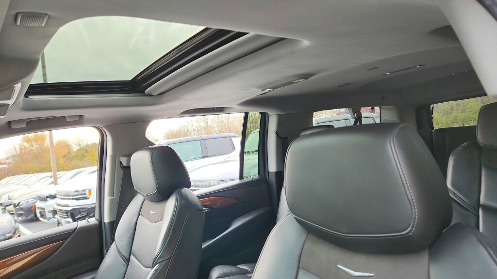 Used 2018 Cadillac Escalade ESV Luxury AWD/4WD image 21