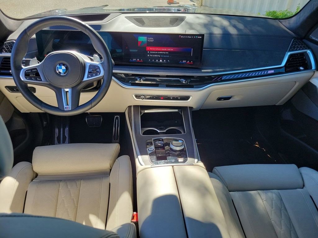 Used 2025 BMW X7 M60i video 2