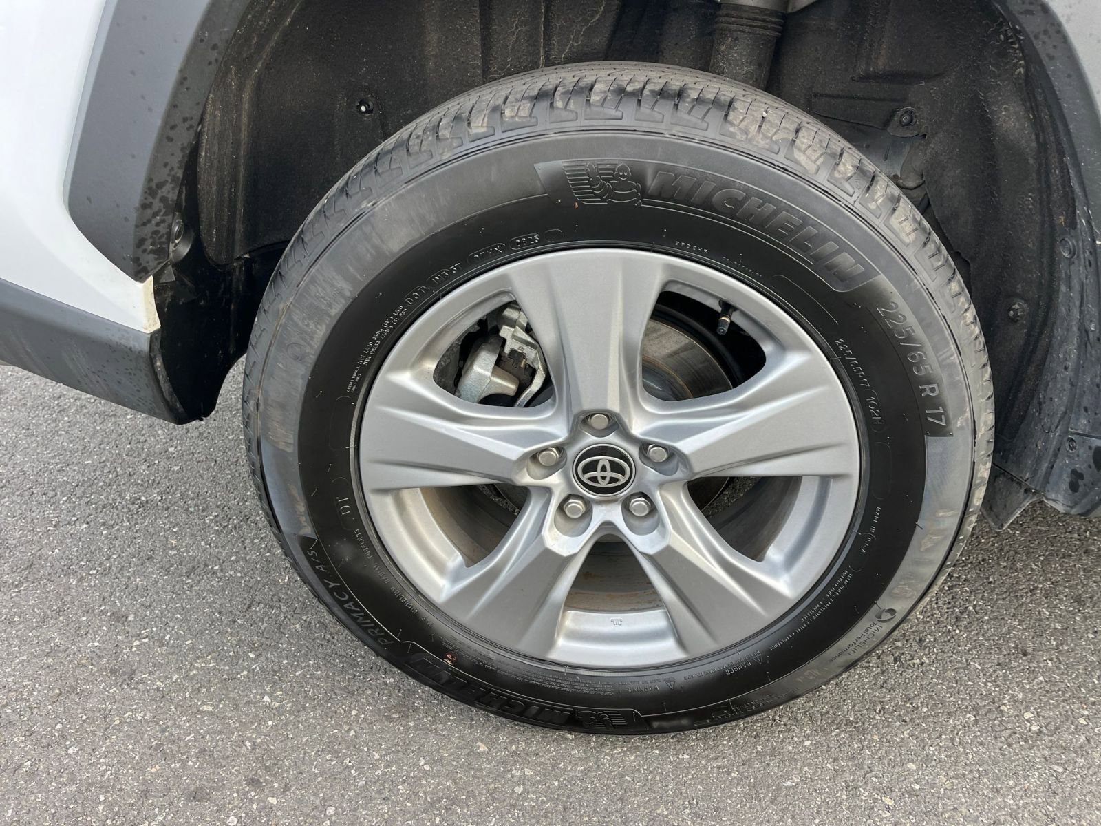 Used 2025 Toyota RAV4 LE image 29