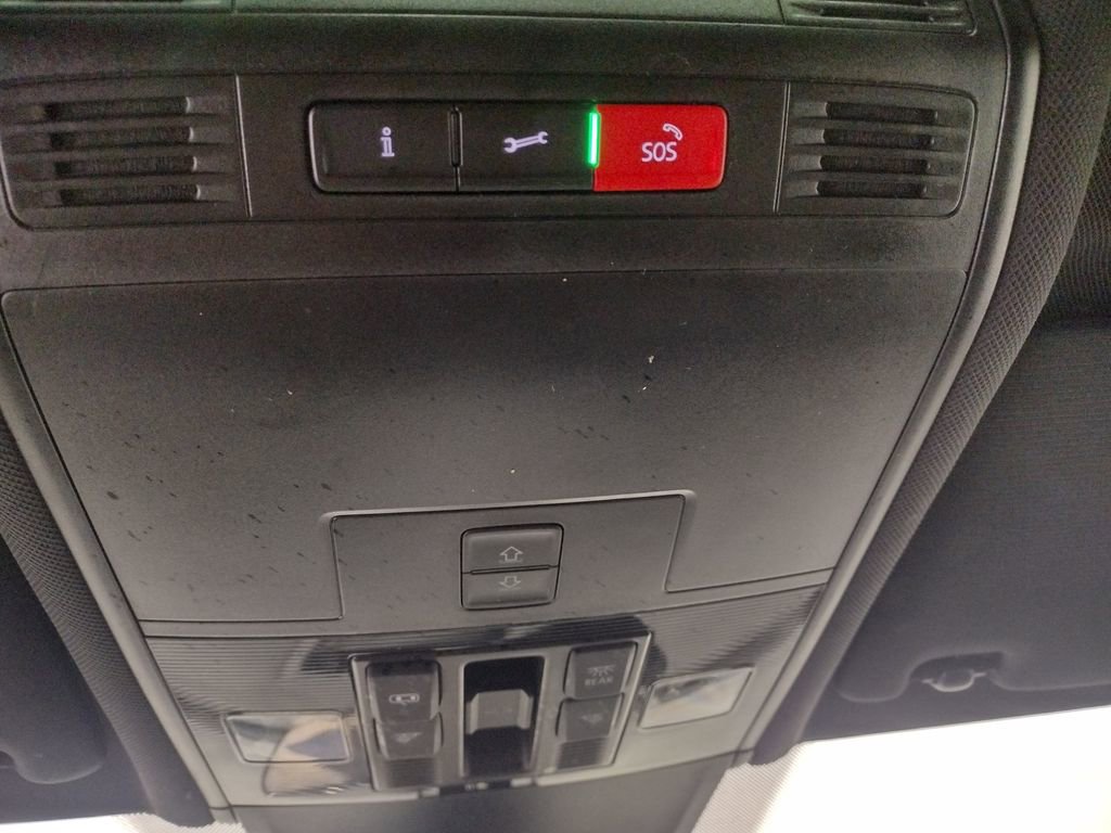 Used 2020 Volkswagen Tiguan SEL Premium R-Line image 35