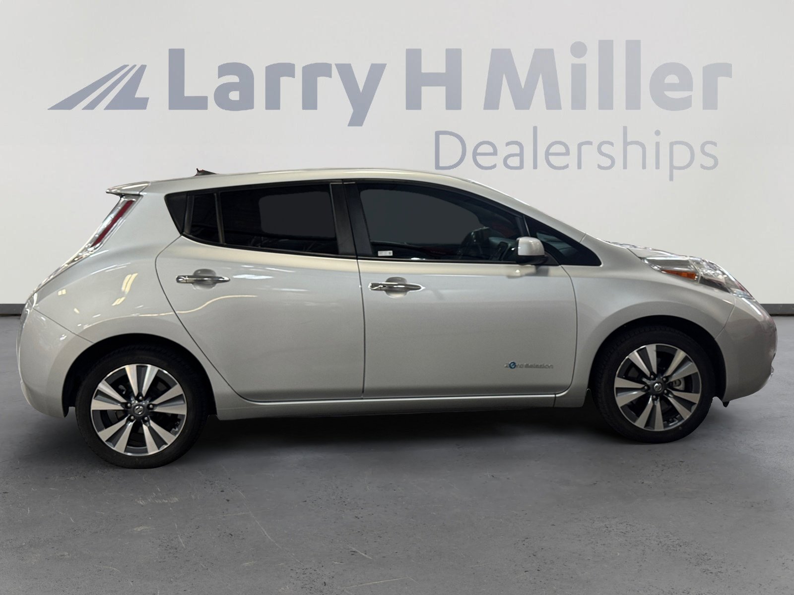 Used 2017 Nissan Leaf SV FWD image 6