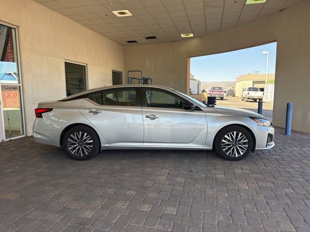 Used 2024 Nissan Altima 2.5 SV image 6