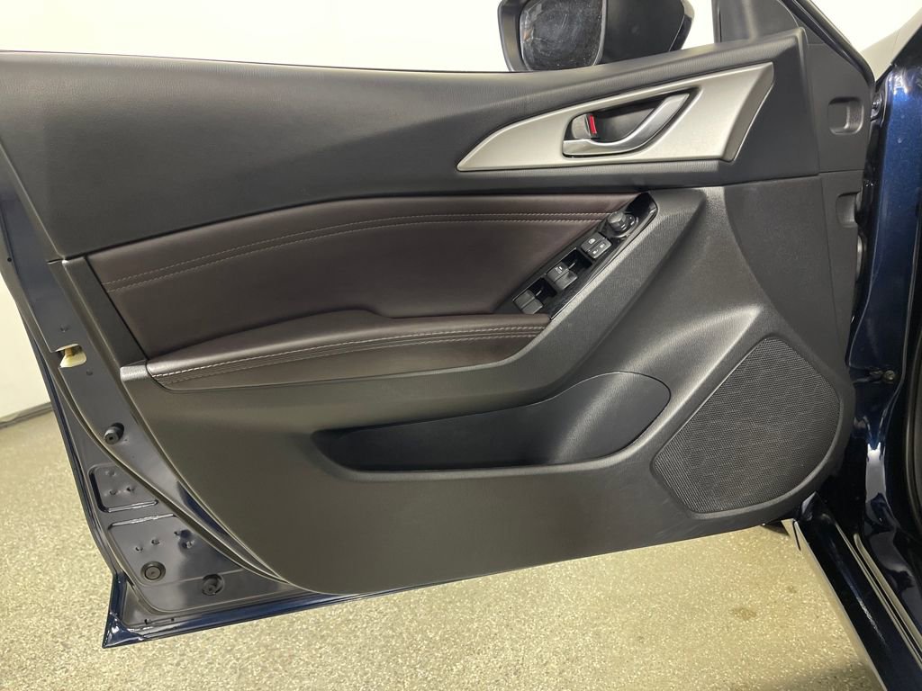 Used 2017 MAZDA MAZDA3 Touring image 17