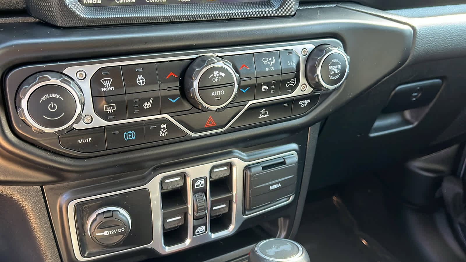 Used 2023 Jeep Wrangler Sahara w/ Cold Weather Group image 20