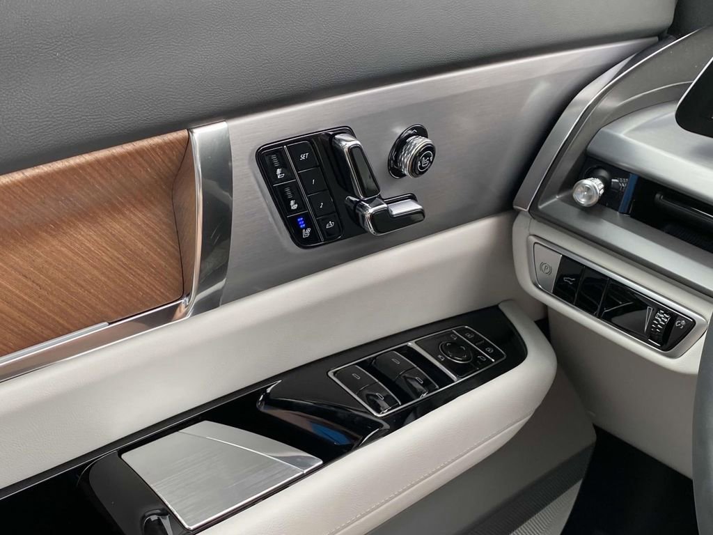 New 2026 Cadillac Vistiq Sport w/ LPO, Floor Liner Package image 24