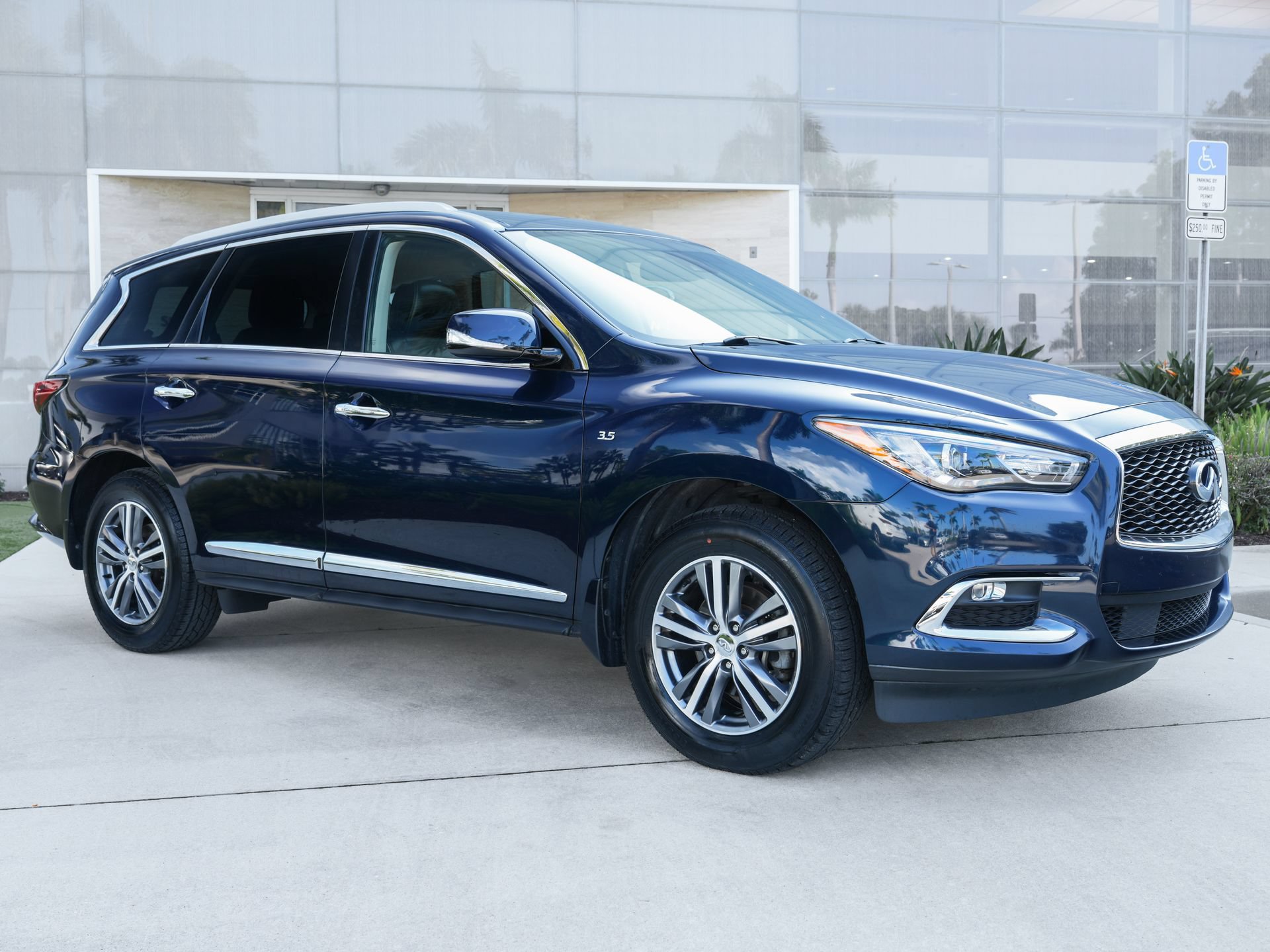 Certified 2020 INFINITI QX60 Luxe FWD image 2