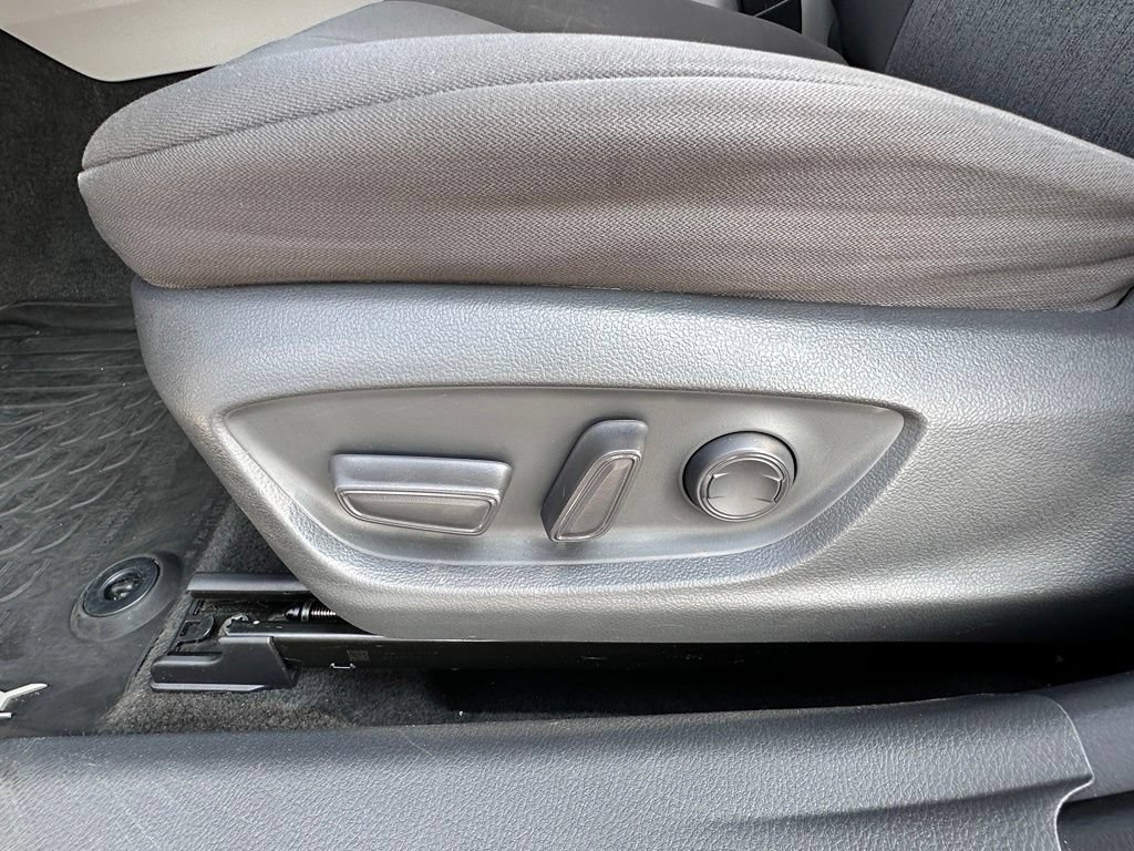 Used 2019 Toyota Camry LE FWD image 21