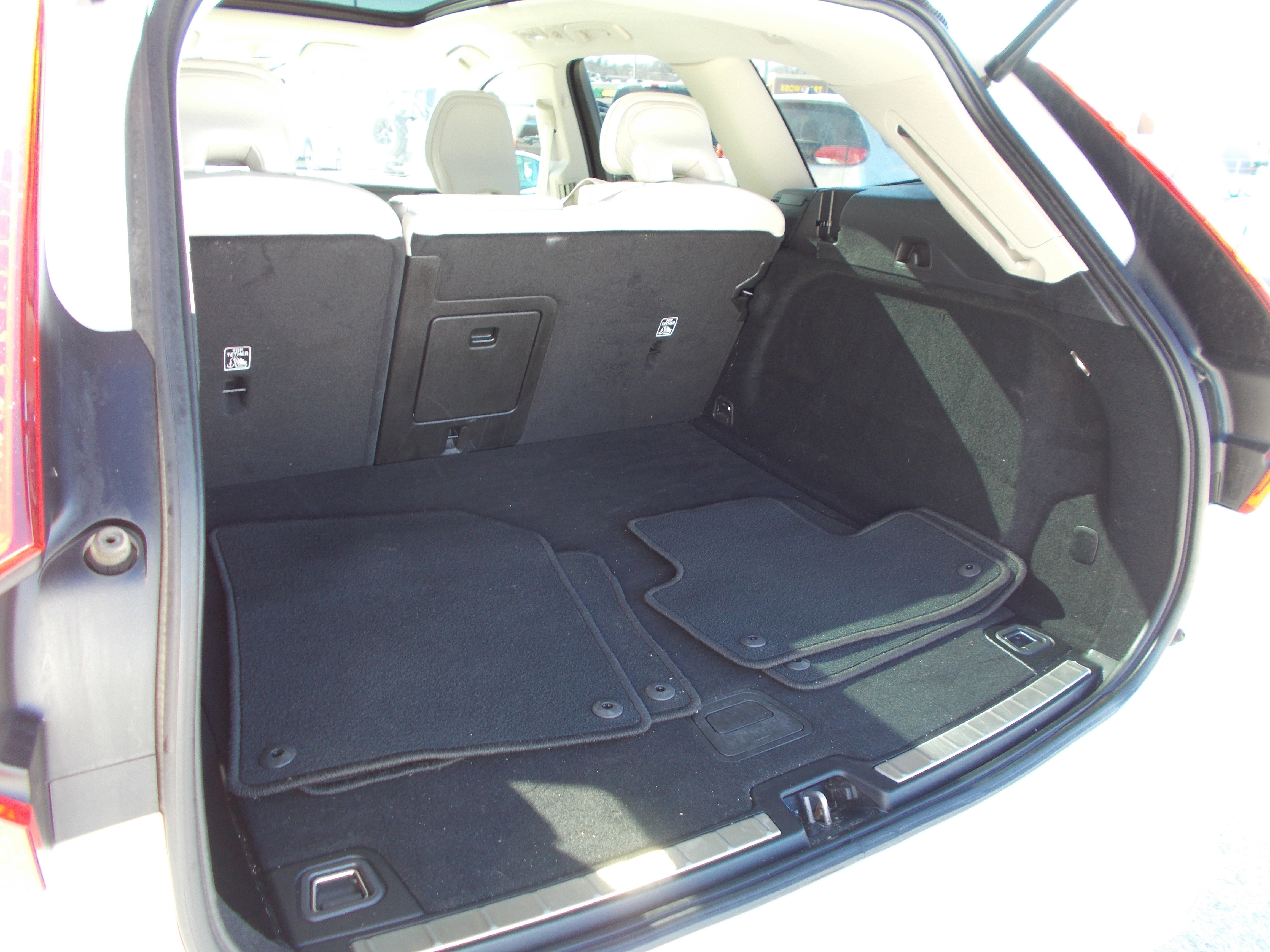 Used 2023 Volvo XC60 B5 Plus image 9