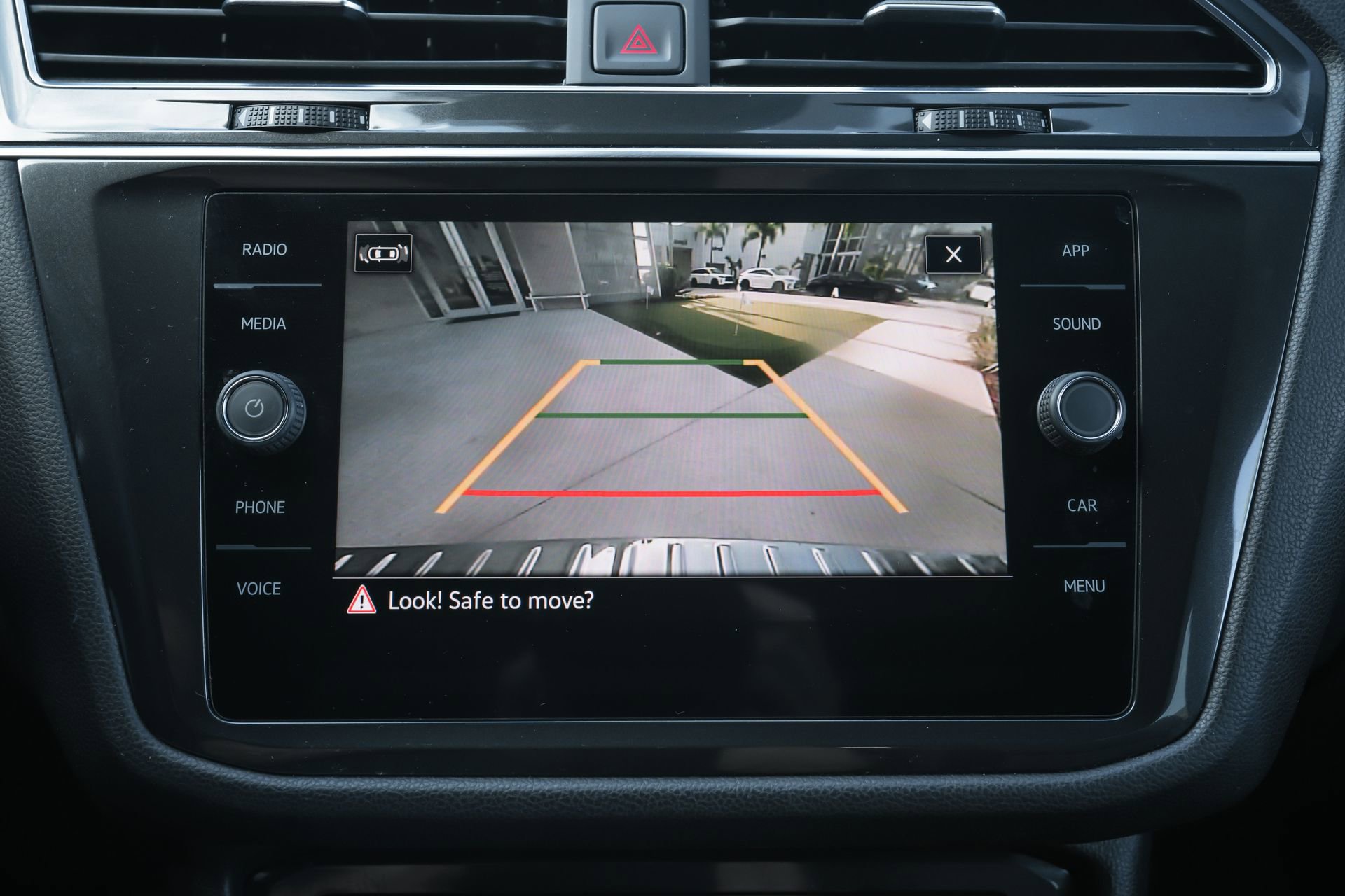 Used 2022 Volkswagen Tiguan SE R-Line image 14