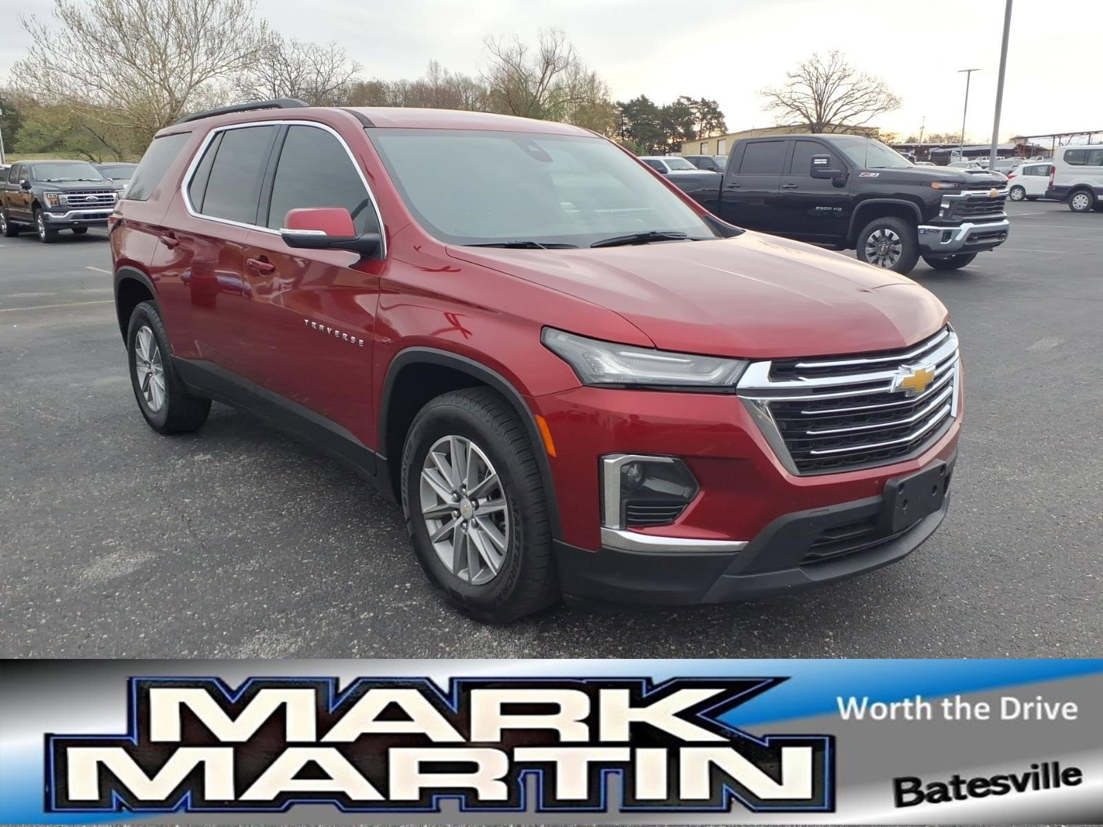 Used 2023 Chevrolet Traverse LT FWD image 1