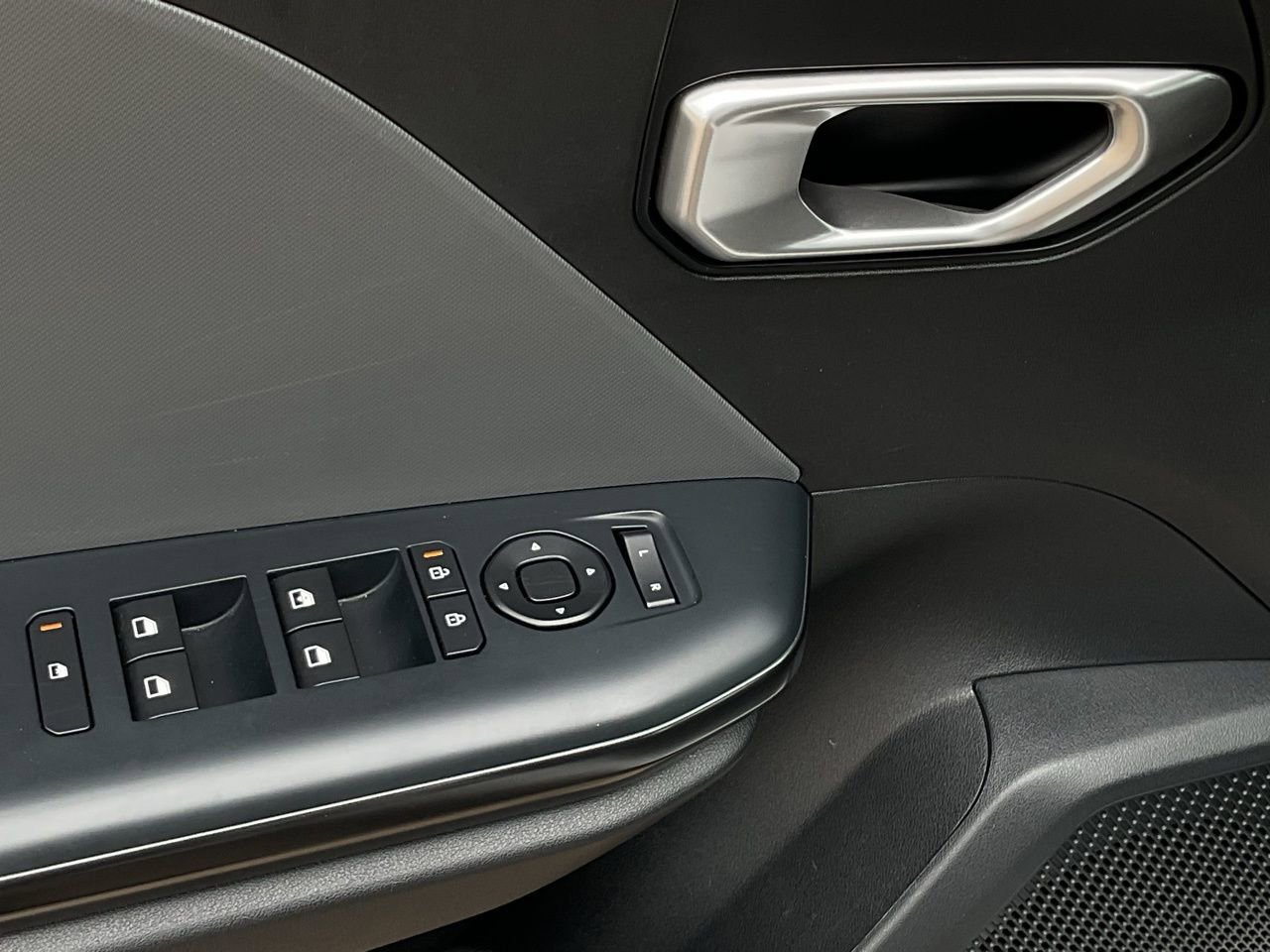 Used 2025 Kia K4 LXS image 12