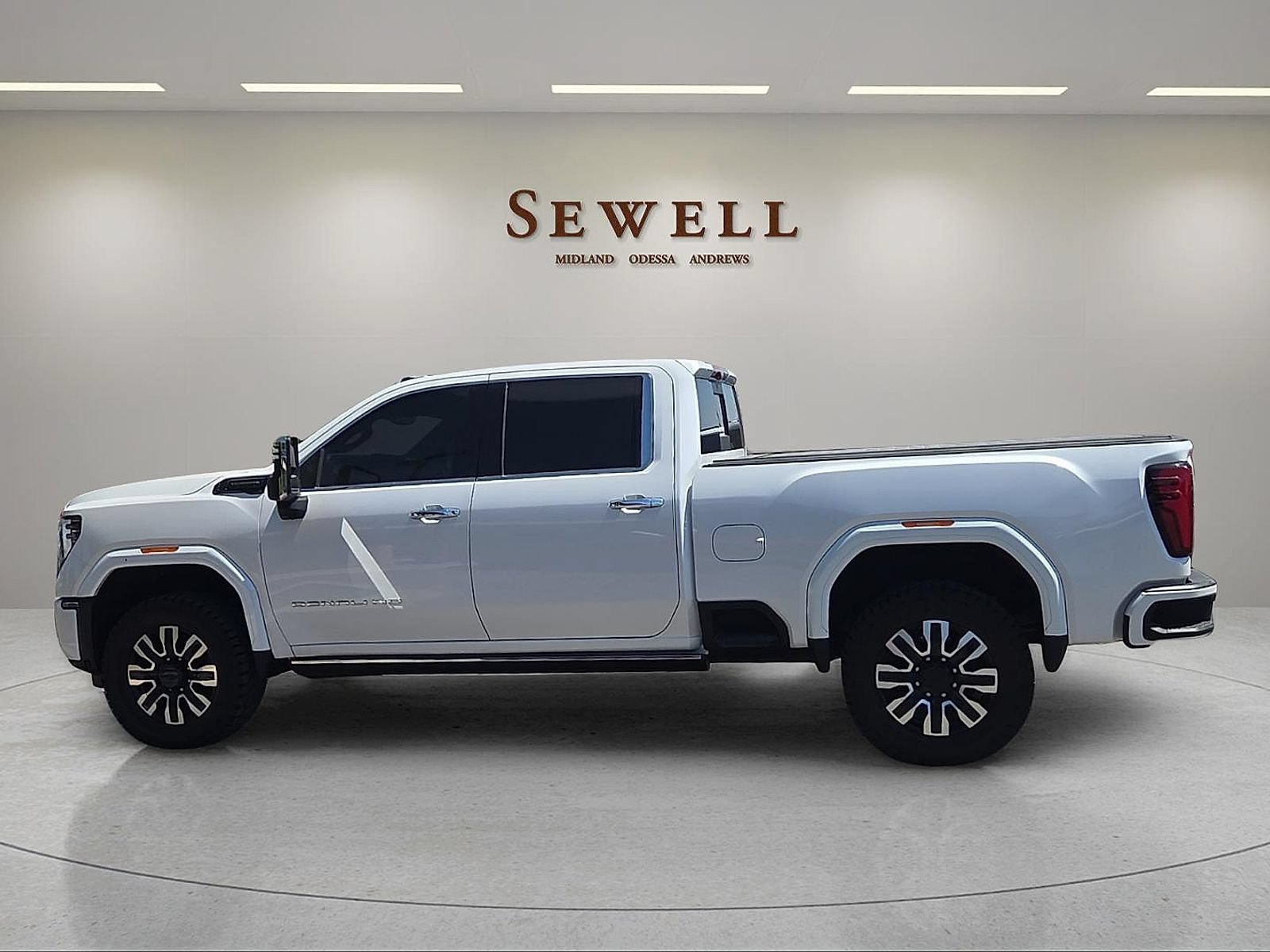 Used 2024 GMC Sierra 2500 Denali Ultimate AWD/4WD image 2